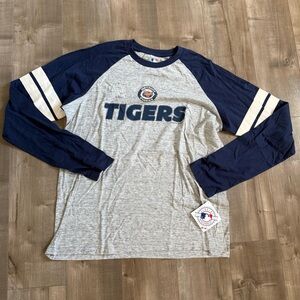 NEW Detroit Tigers Long Sleeve Baseball Tee Men Large Genuine Merchandise Raglan